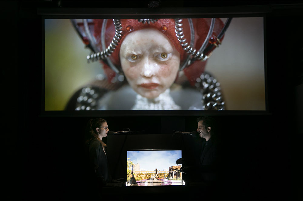 La petite dans la forêt profonde