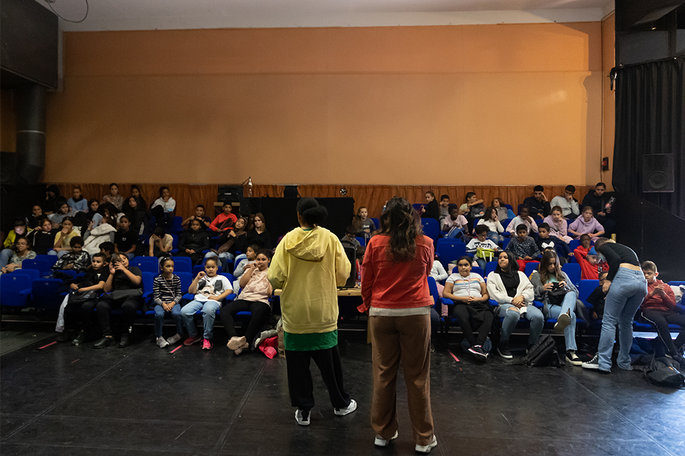 Le Grand bal hip hop se prépare à Châteauvallon et déroulera le samedi 11 décembre 2021 à 14h.  Une invitation à danser, tous ensemble, petits et grands, de tous âges et de tous horizons. Retour en images sur les premiers ateliers.